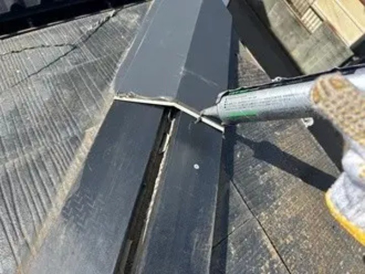 剣先から順に設置しジョイント部分に防水としてシーリング（コーキング）処理