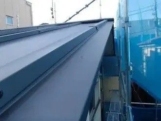 縦葺き仕様を採用した屋根