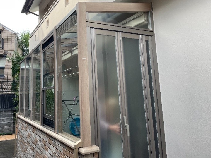 メンテナンスの対象となるサンルームに