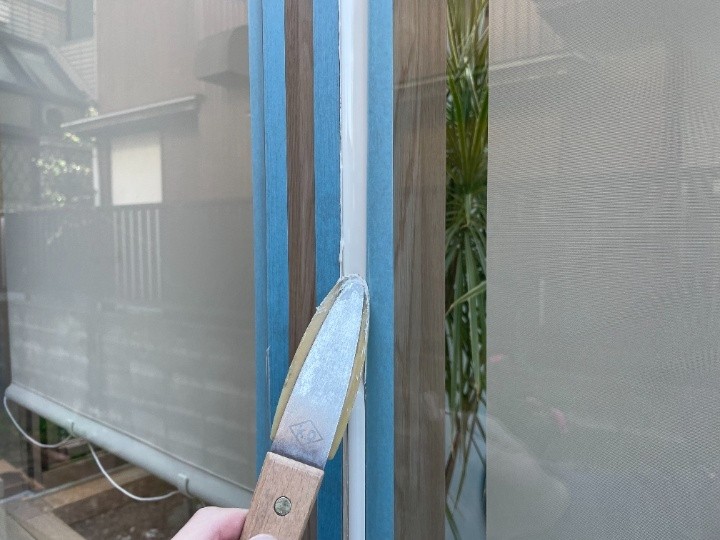 ラバー付きスポンジを表面を整える作業