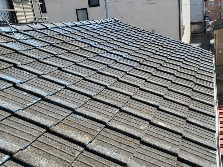 雨漏りするセメント瓦屋根