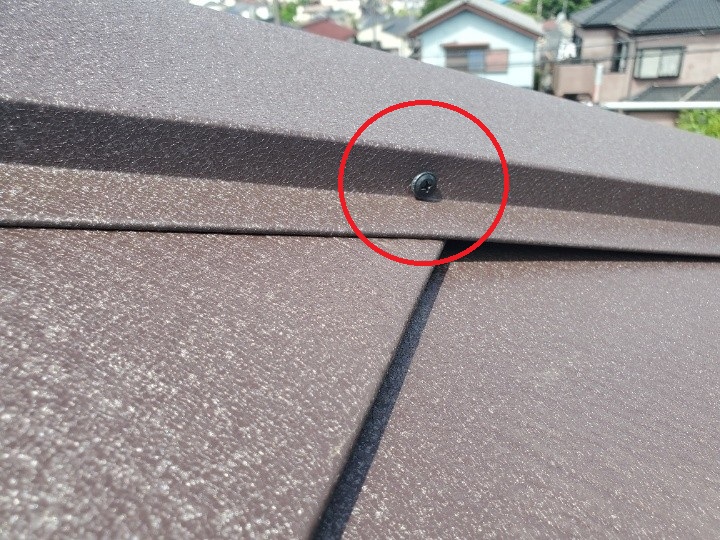 棟板金の取り付け後にＳＵＳビスで固定