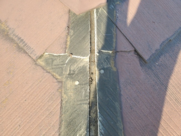 防水紙が露出している状態