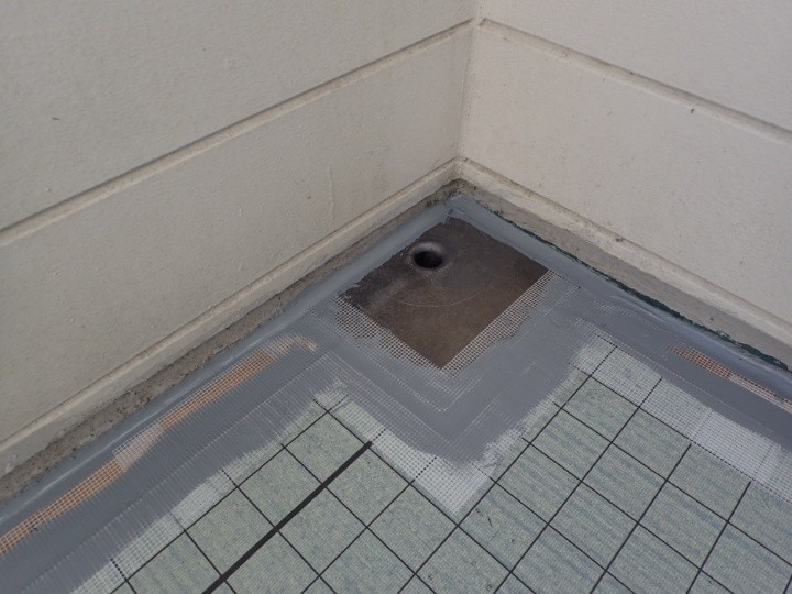 「改修ドレン」の設置作業