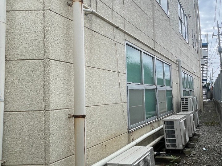 外壁の表面塗膜に色あせやチョーキング