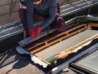 天窓の撤去作業