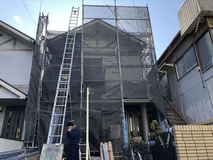 足場の架設作業