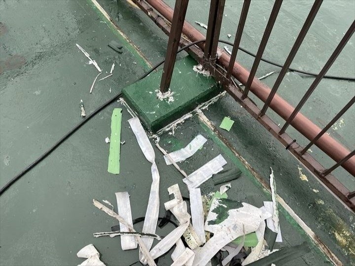 既存テープの撤去