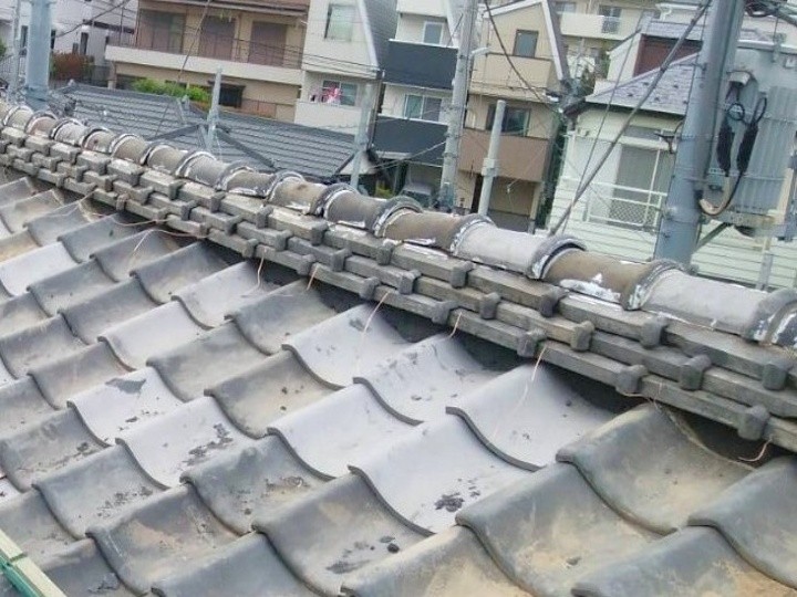 冠瓦を固定した完成棟