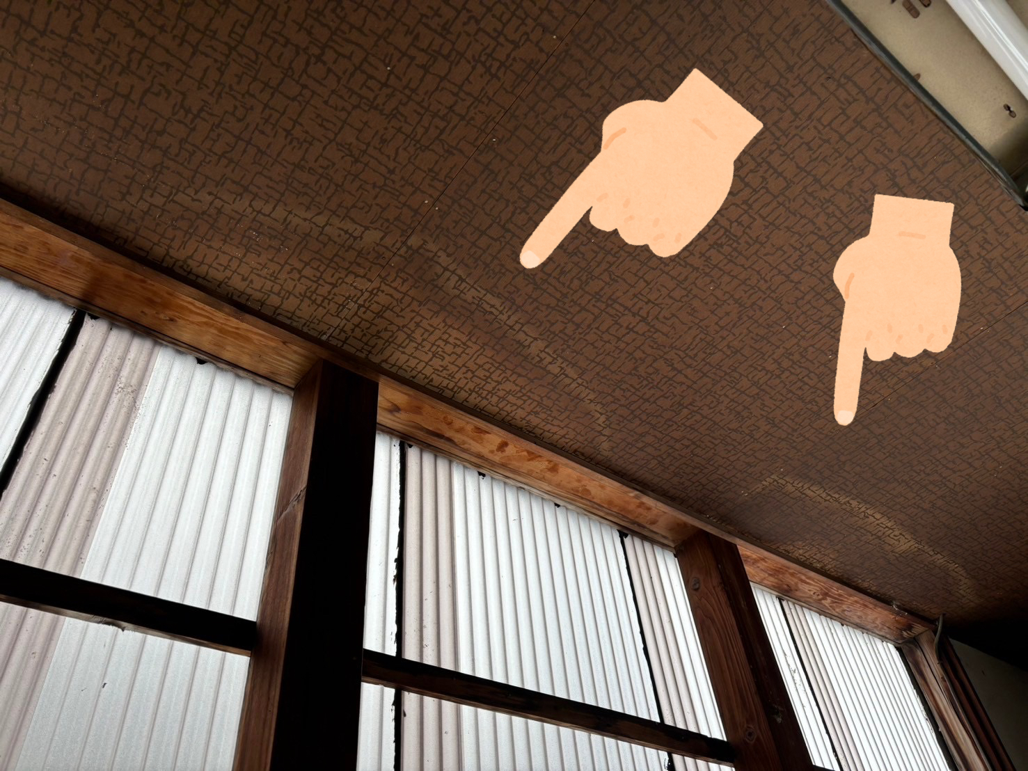 名古屋市守山区にて無料調査のご依頼。瓦のズレにより天井から雨漏りが発生していました