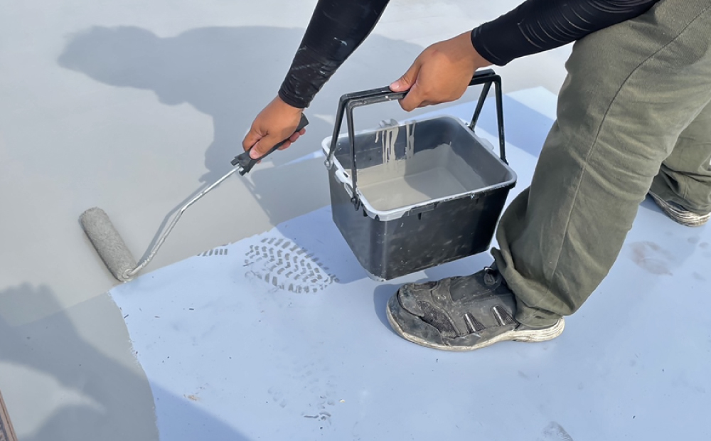 シーラーでウレタンの防水層を作っていきます